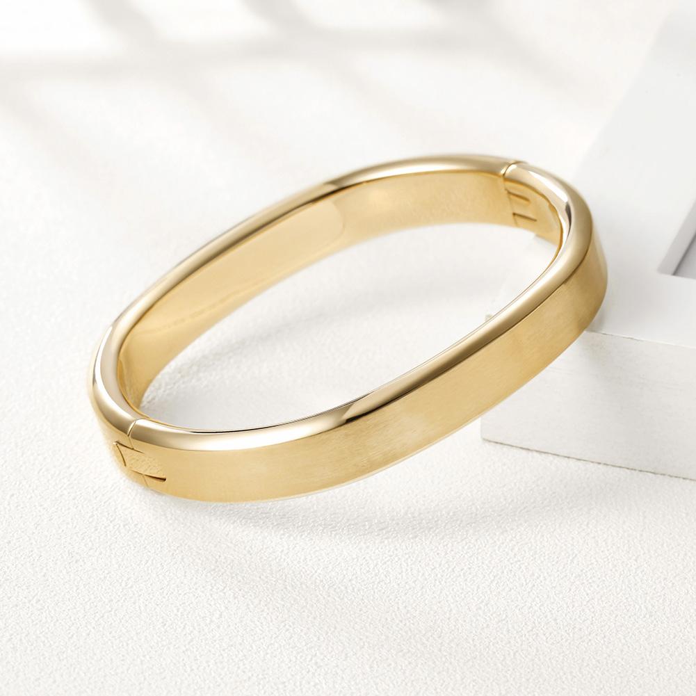 Vesta Minimalist Bangle