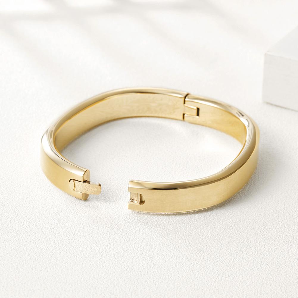 Vesta Minimalist Bangle